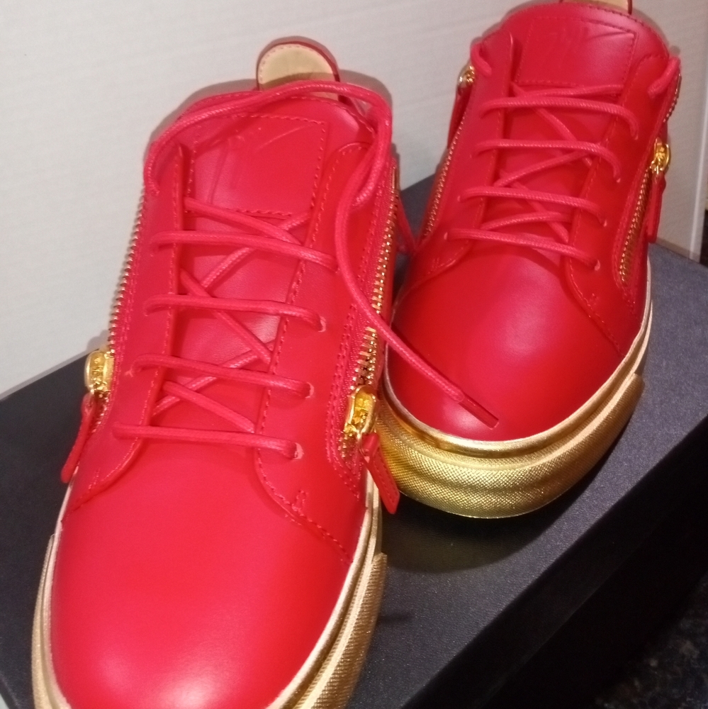 Giuseppe shoes size 9 red an gold